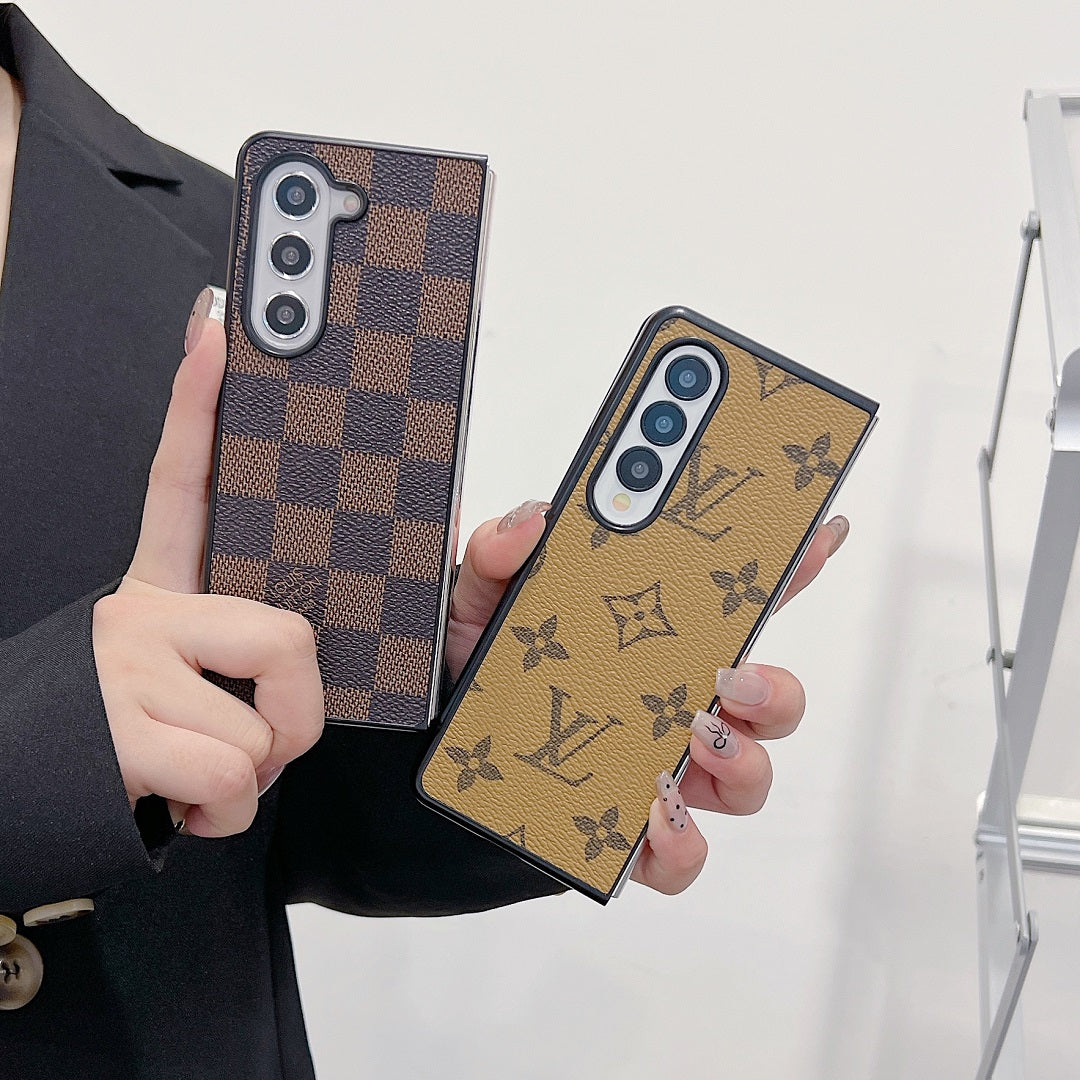 Retro Fashion Embossed Fold Case