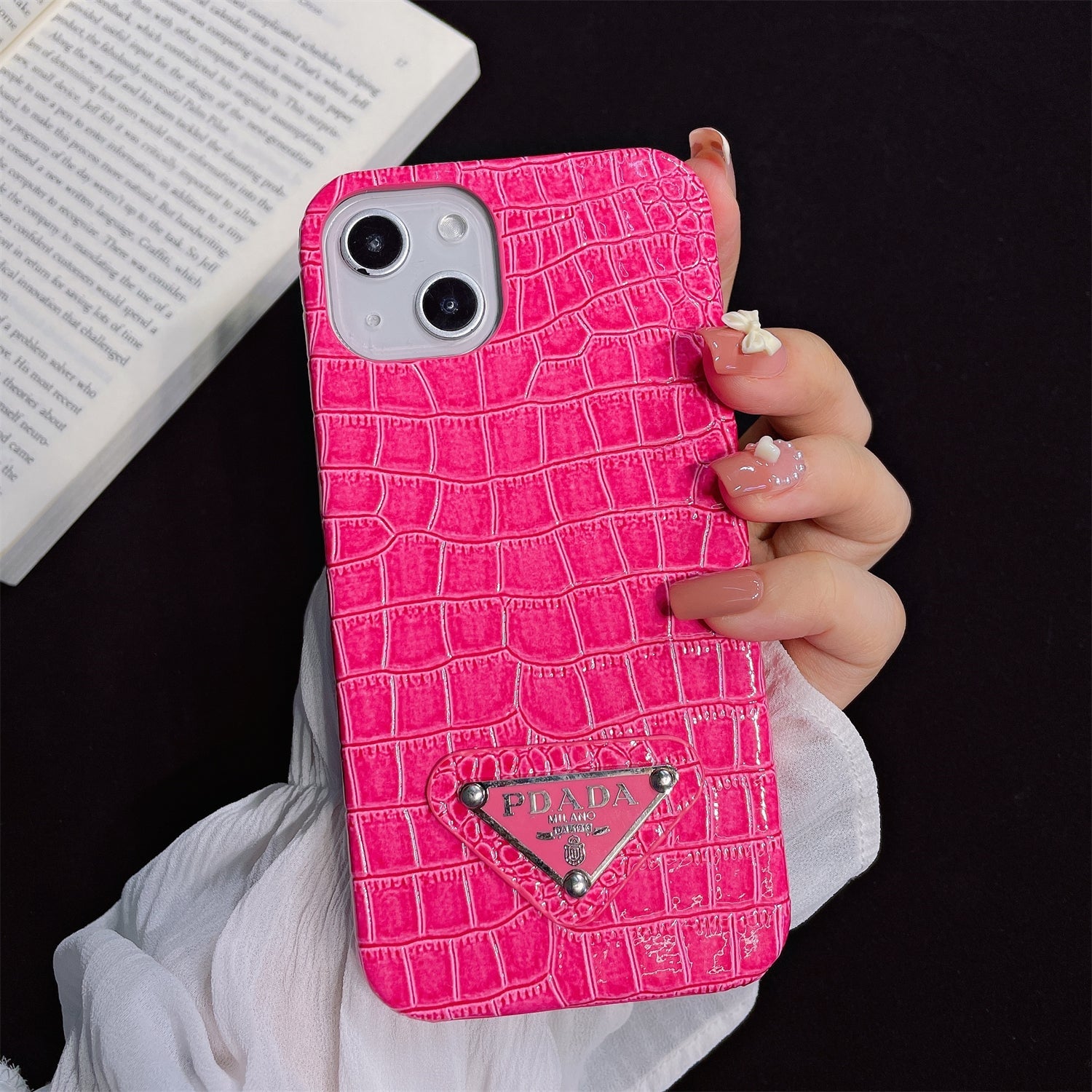 Crocodile Pattern Glossy Triangle Logo Case
