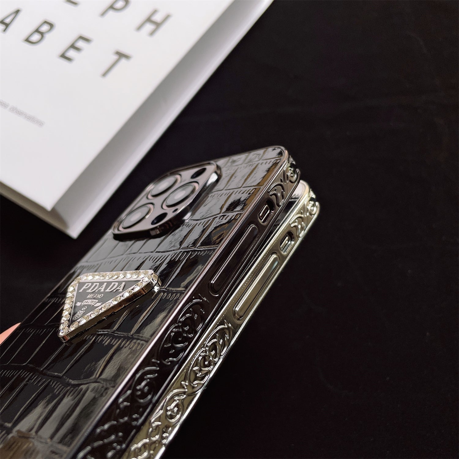 2 Colors Electroplating Crocodile Pattern Triangle Logo Case