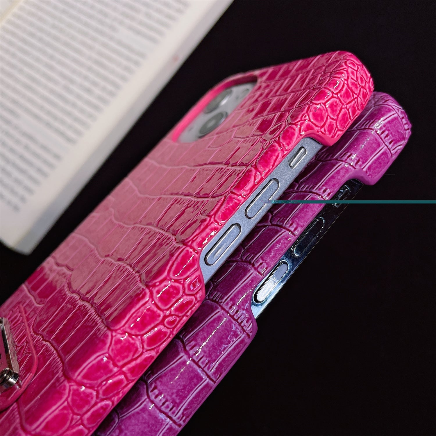 Crocodile Pattern Glossy Triangle Logo Case