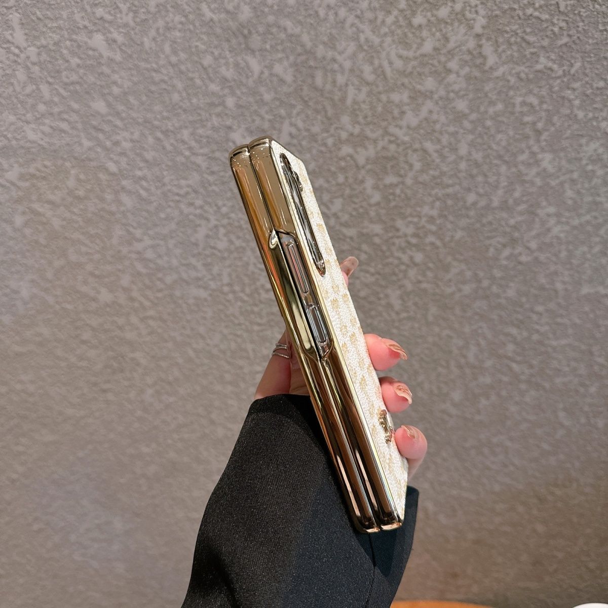 Electroplated Arc De Triomphe Embossed Fold Case