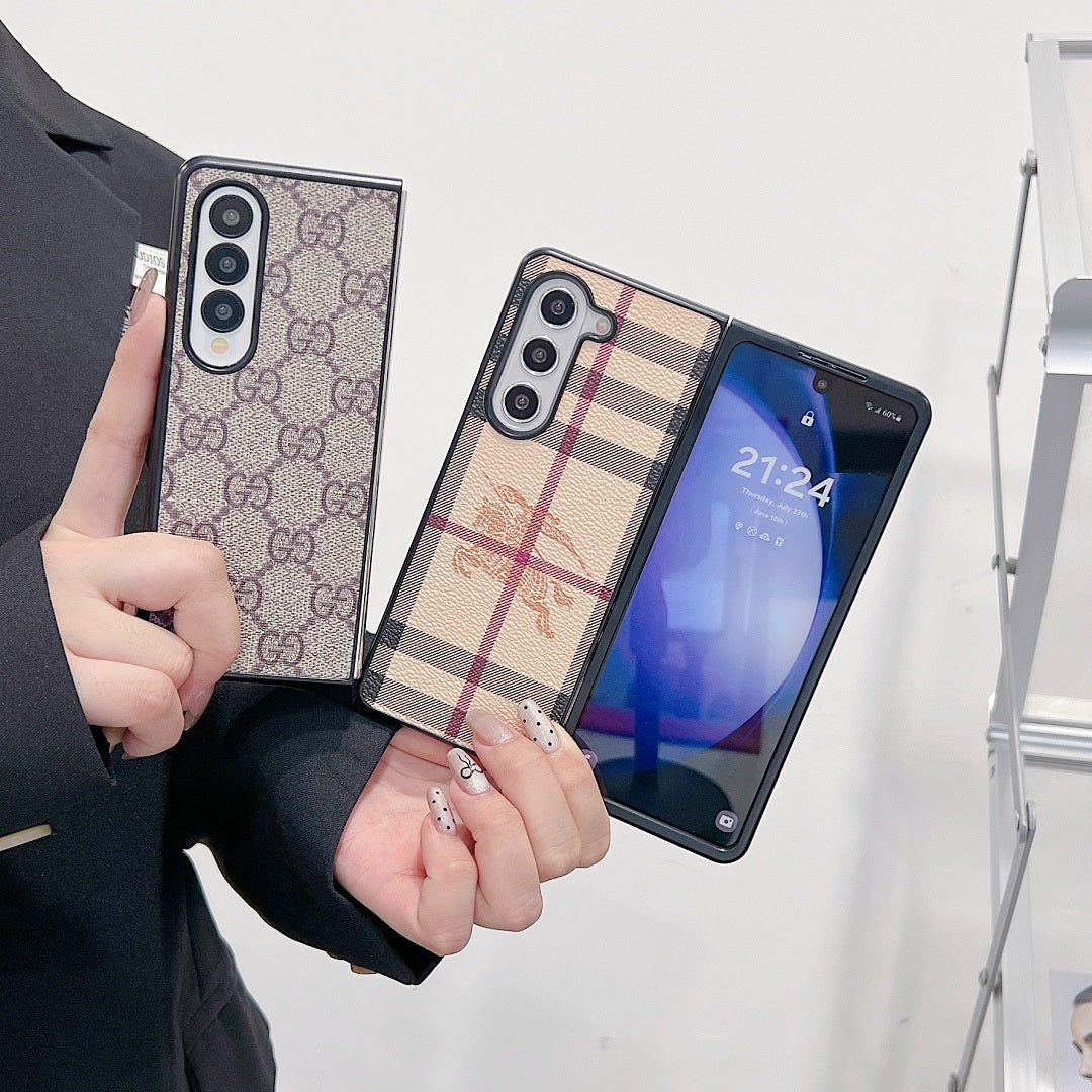 Retro Fashion Embossed Fold Case
