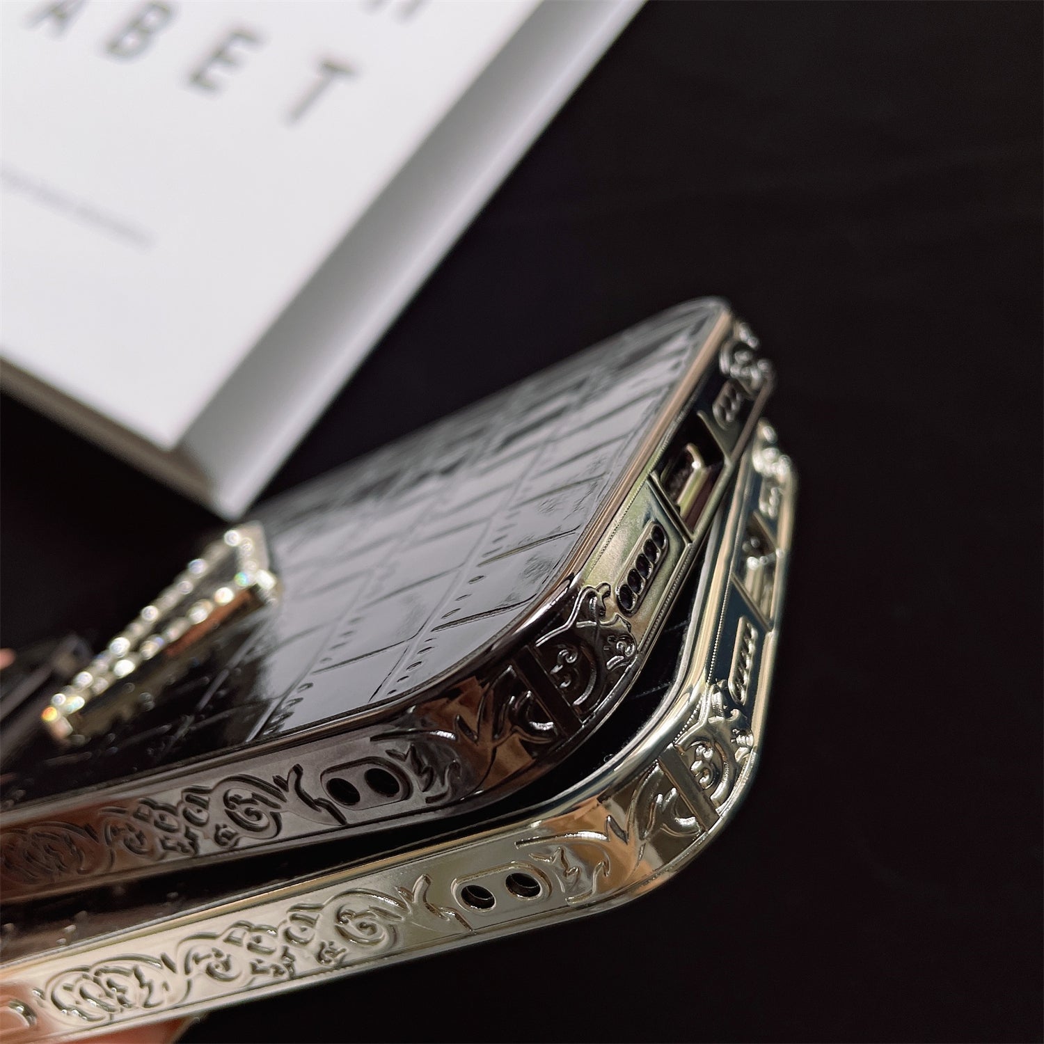 2 Colors Electroplating Crocodile Pattern Triangle Logo Case