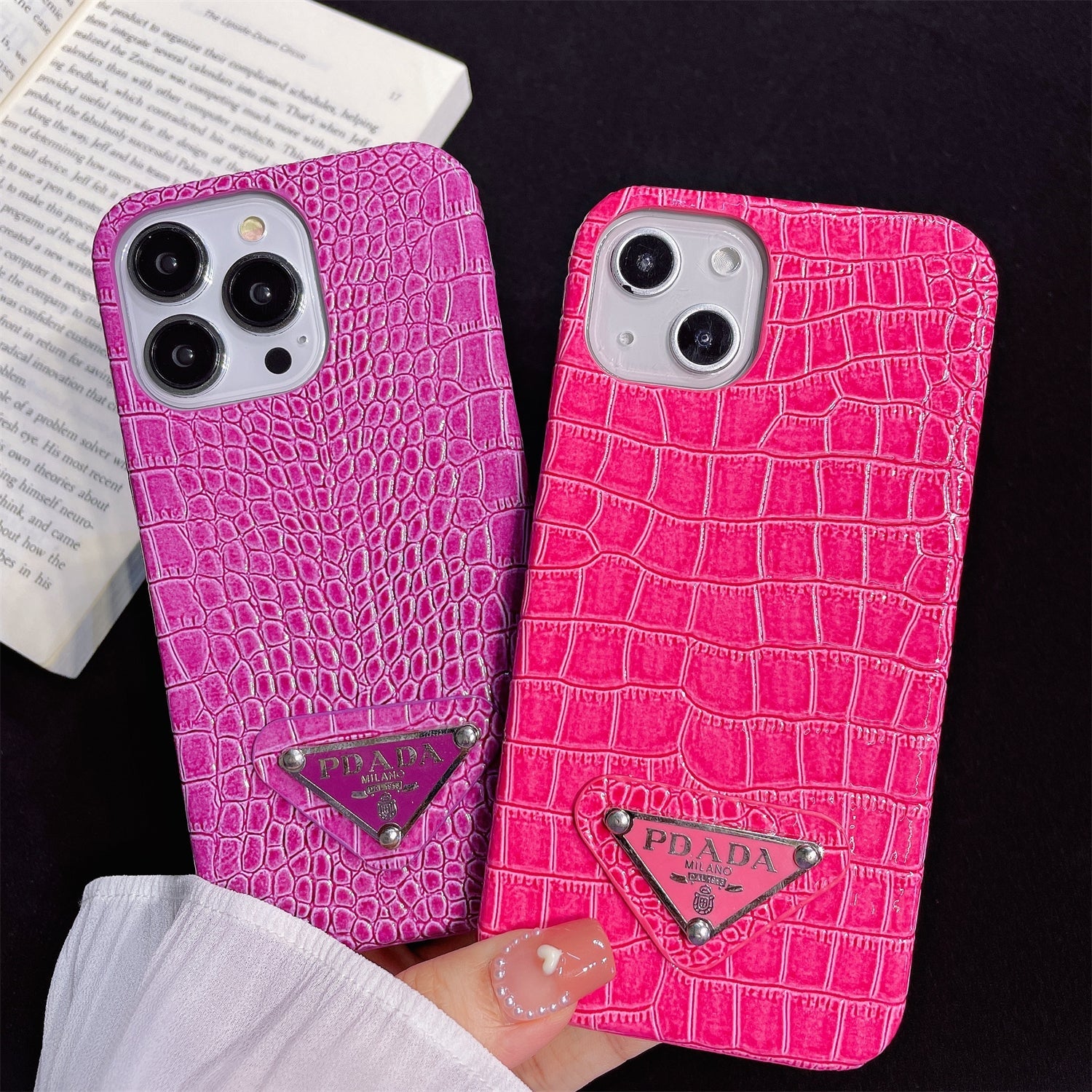 Crocodile Pattern Glossy Triangle Logo Case