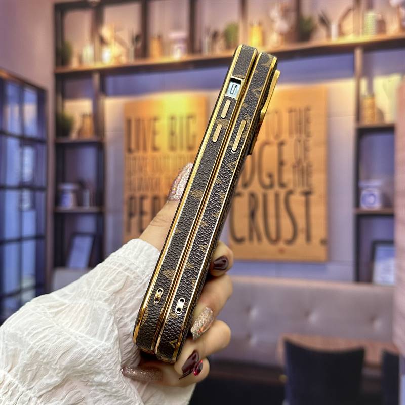 Gold-edged electroplated leather case