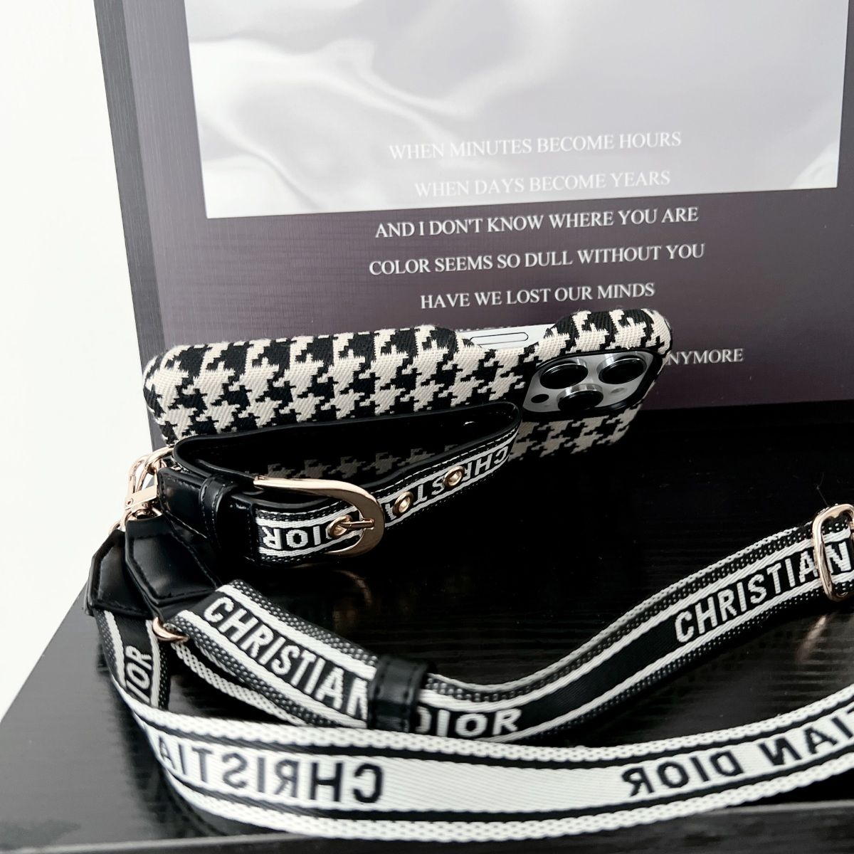 Vintage Canvas Embossed Wristband Lanyard Case