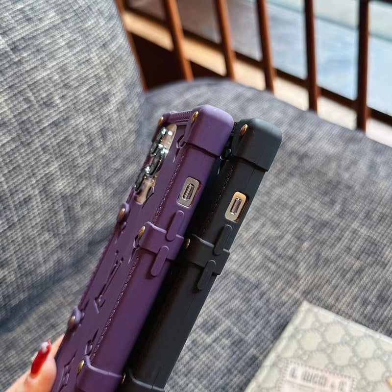 Embossed Silicone Chain Crossbody Case