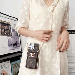Retro Embossed Leather Chain Case