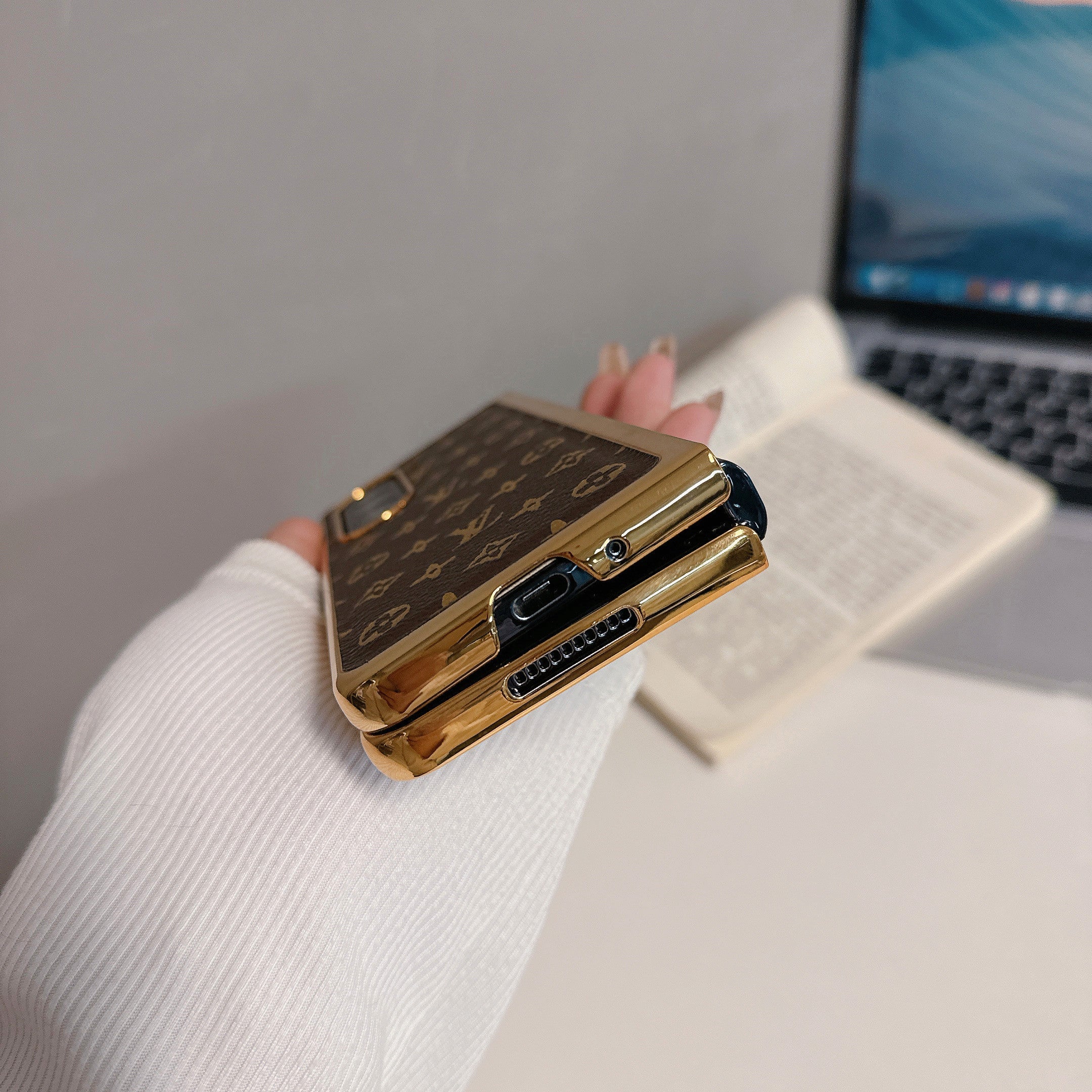 Electroplating Embossed Leather Fold Case