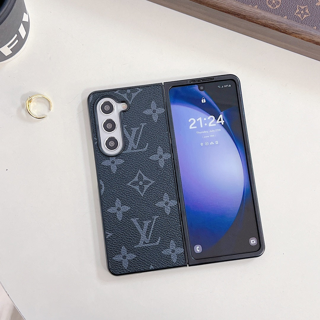 Retro Fashion Embossed Fold Case