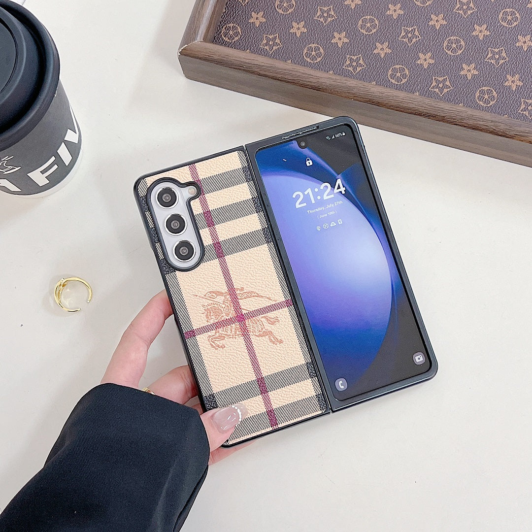 Retro Fashion Embossed Fold Case