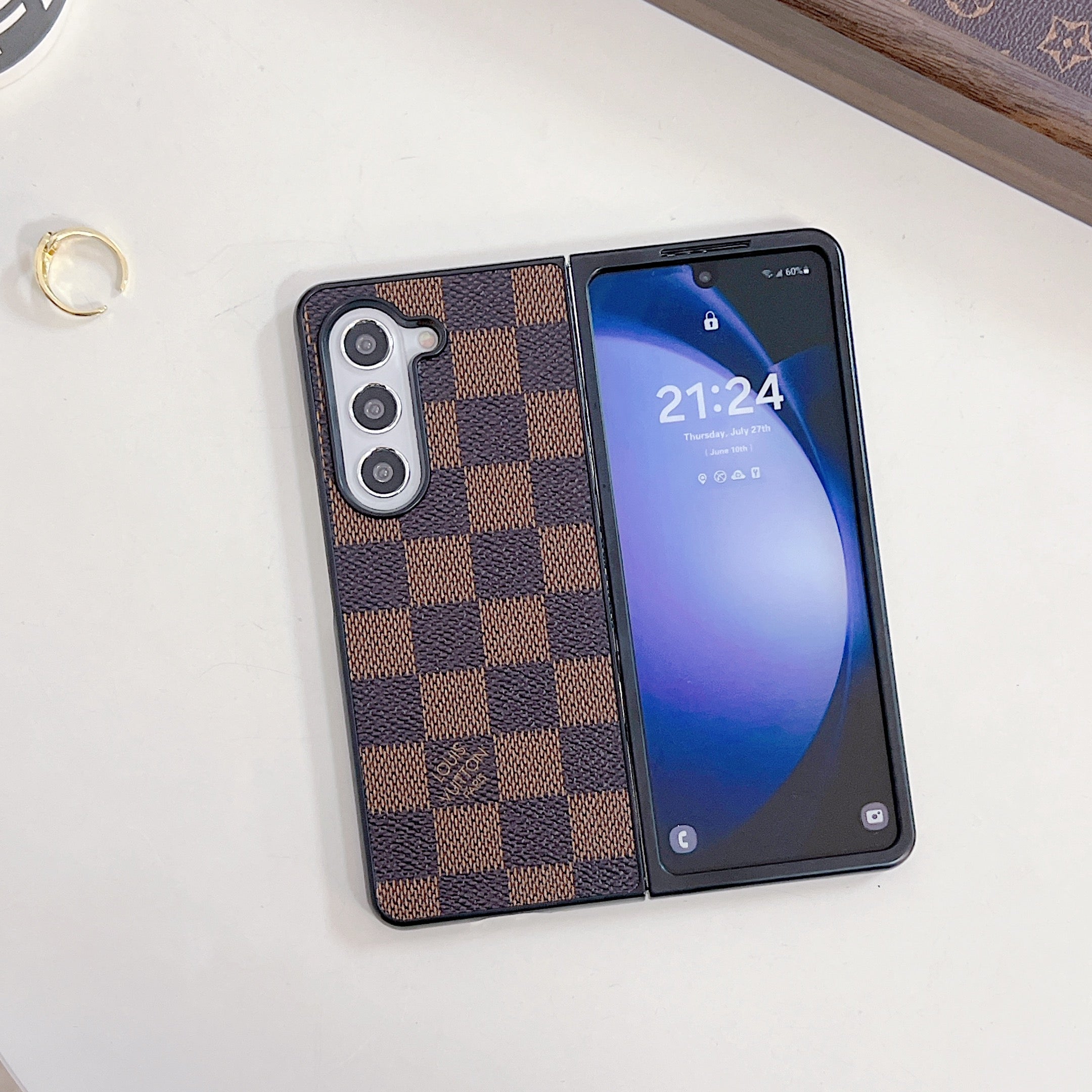 Retro Fashion Embossed Fold Case