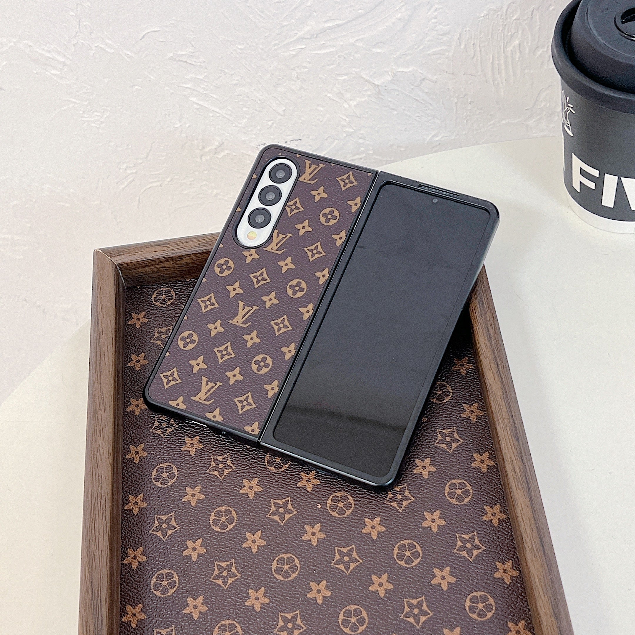 Retro Fashion Embossed Fold Case