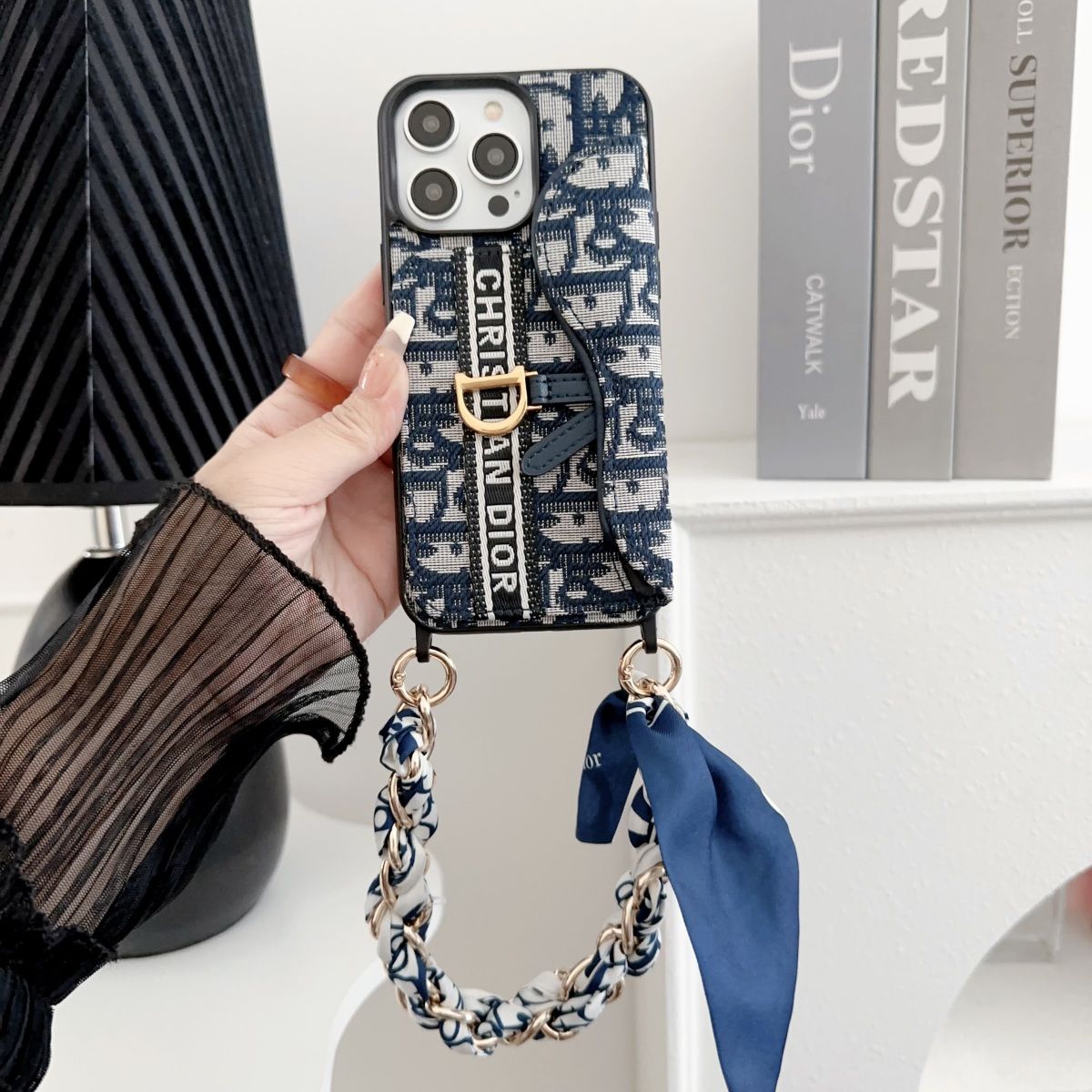 Retro Embossed Card Holder Bracelet Case