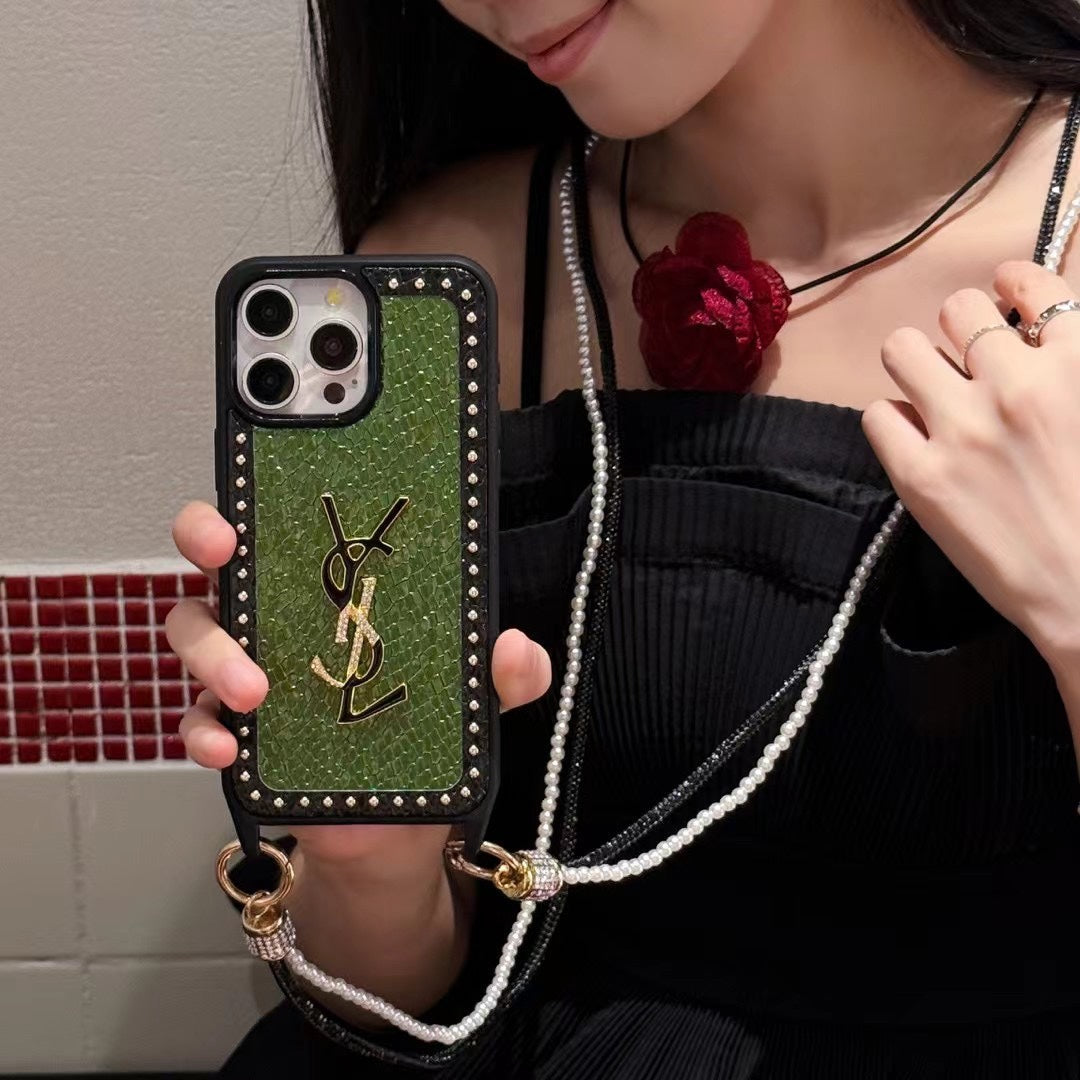 Luxury Snake Pattern Rivet Pearl Crossbody Chain Case