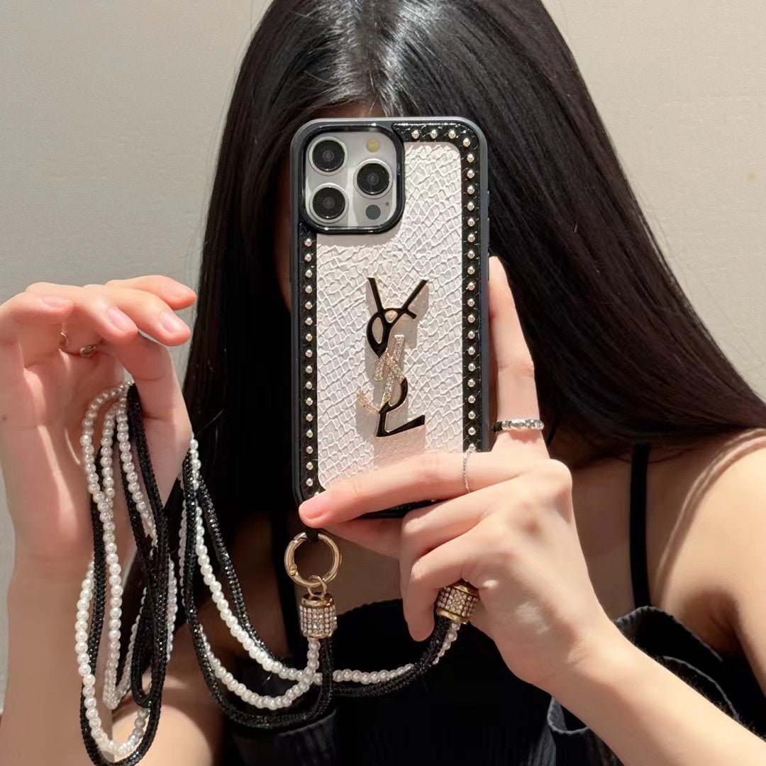 Luxury Snake Pattern Rivet Pearl Crossbody Chain Case