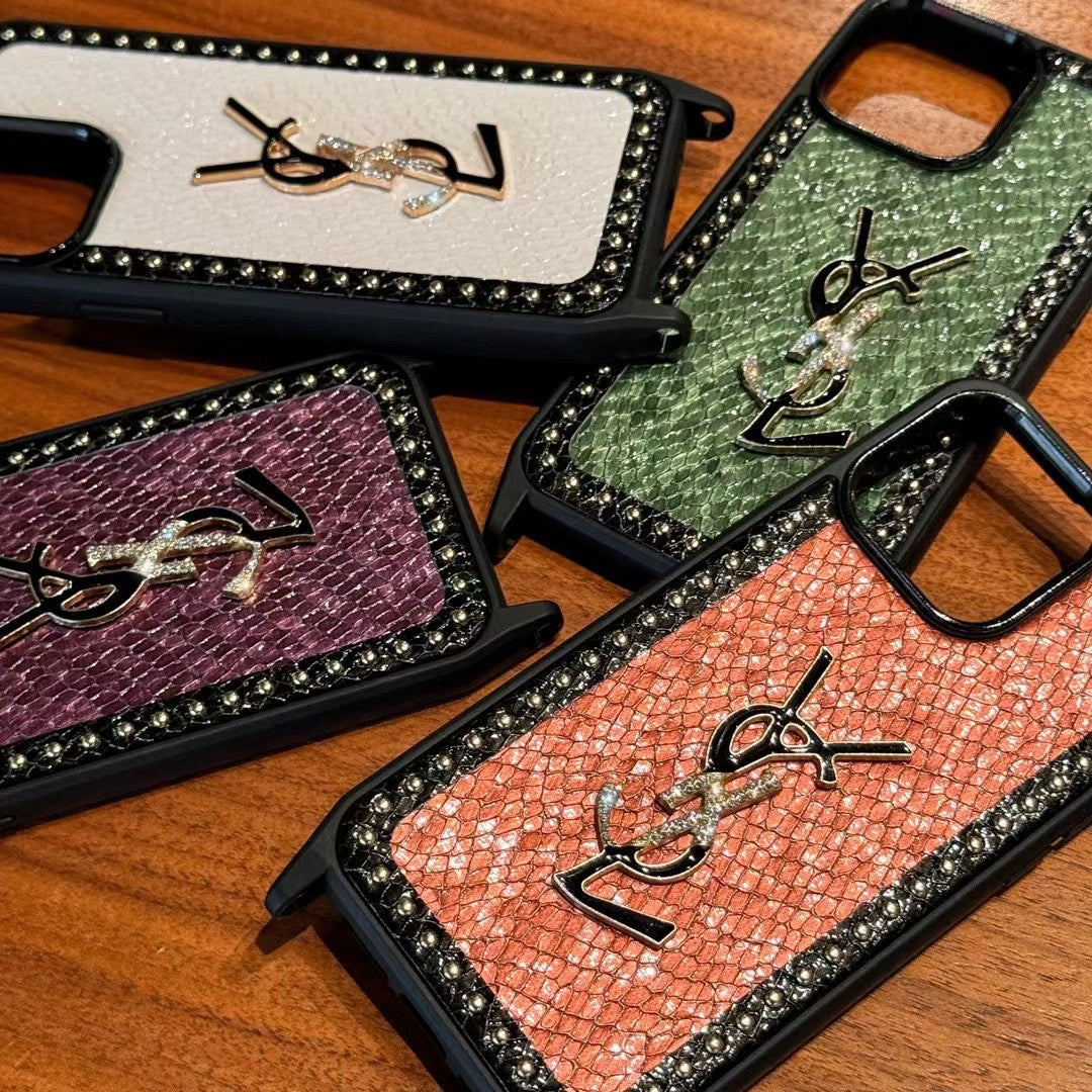 Luxury Snake Pattern Rivet Pearl Crossbody Chain Case