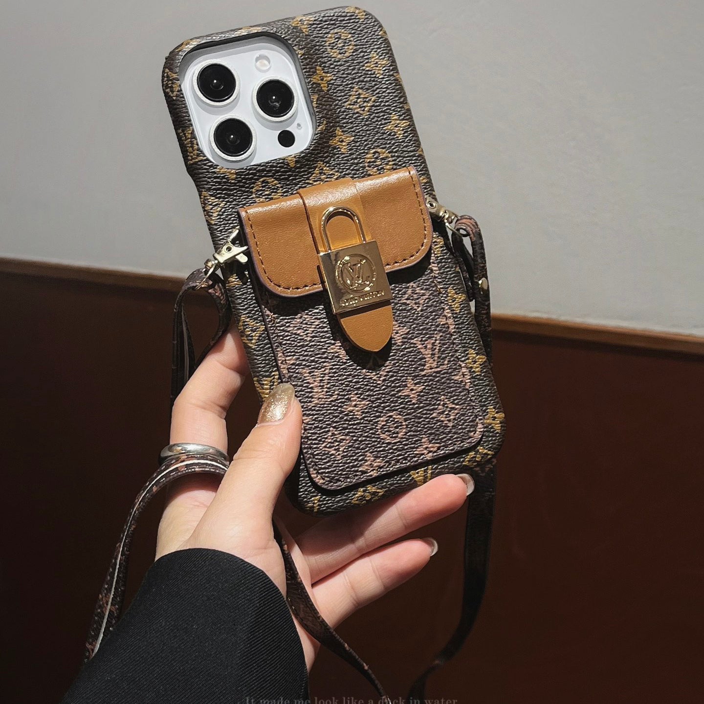 Retro Leather Lock Crossbody Card Holder Case