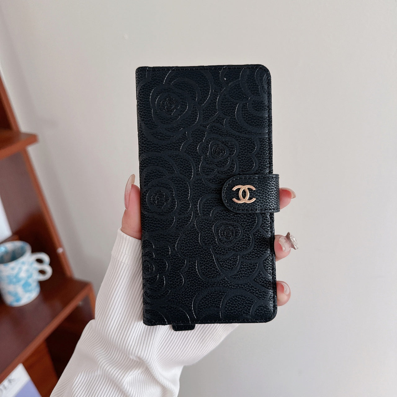 Camellia Wrist Strap Magnetic Leather Card Case