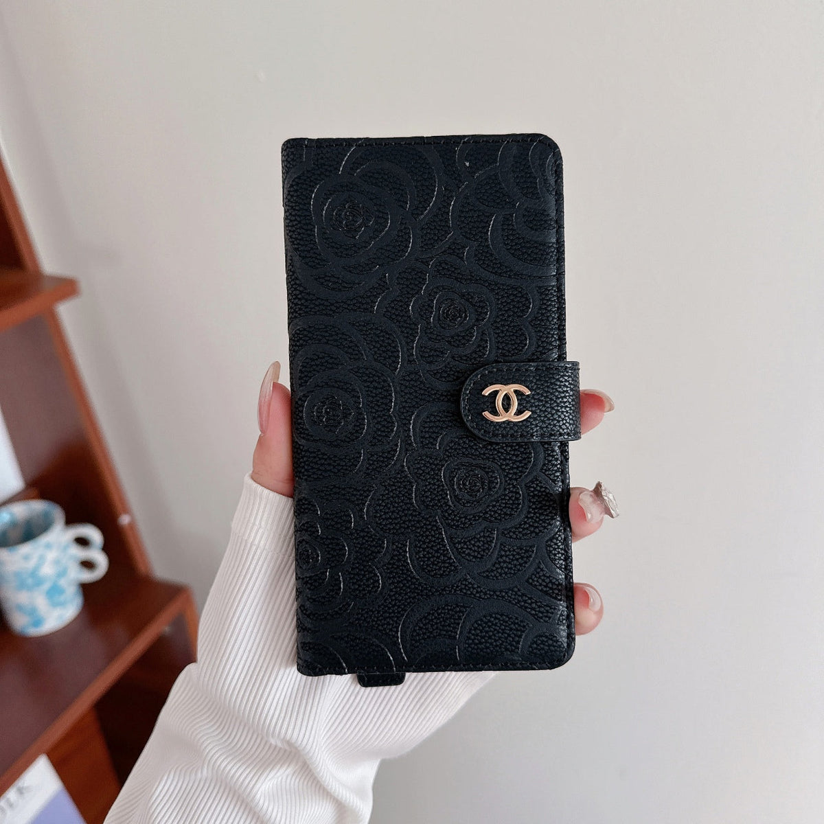 Camellia Wrist Strap Magnetic Leather Card Case