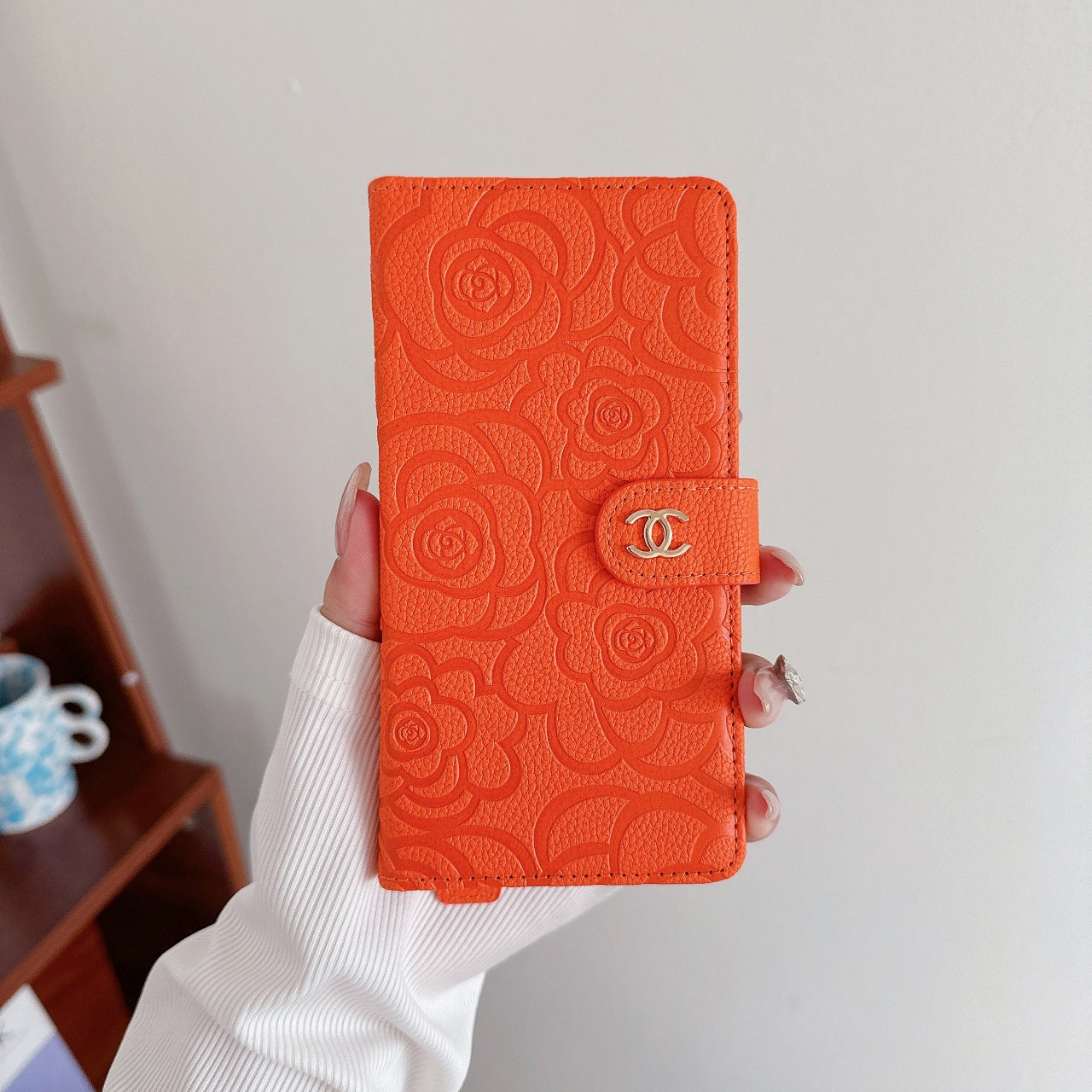 Camellia Wrist Strap Magnetic Leather Card Case